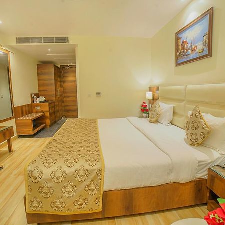 Hotel Hira Inn-10Mins From Railway Station & Bus Station Allāhābād Junction Dış mekan fotoğraf