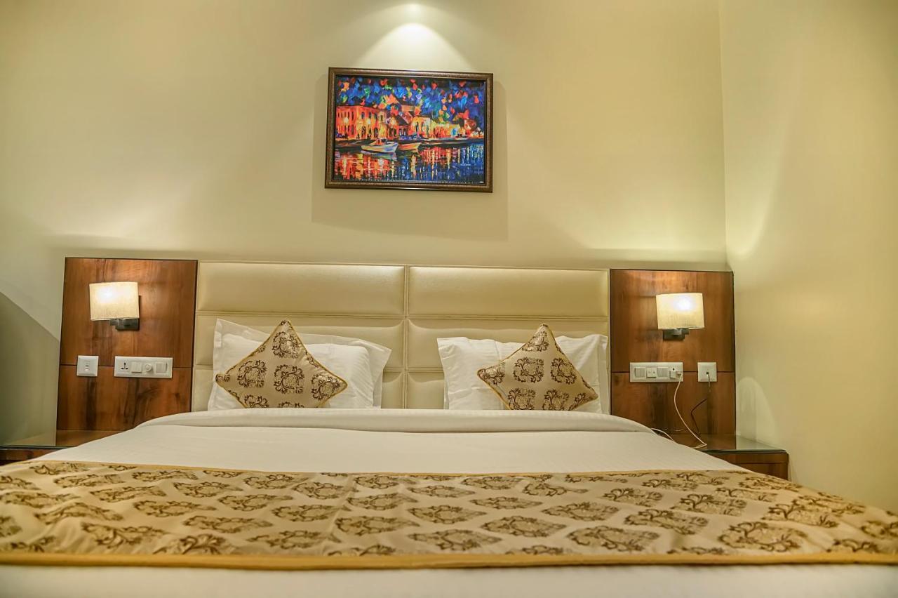 Hotel Hira Inn-10Mins From Railway Station & Bus Station Allāhābād Junction Dış mekan fotoğraf