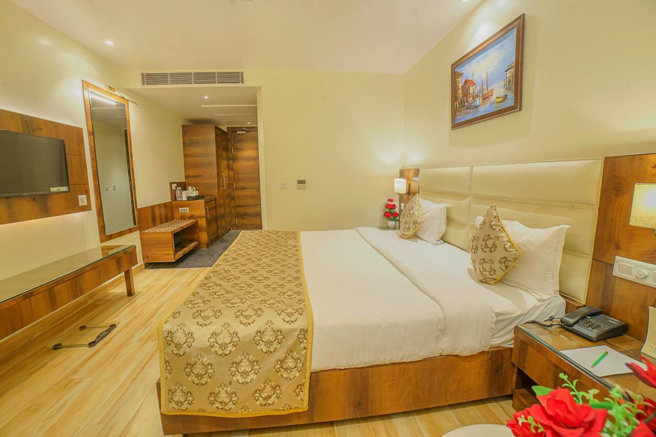 Hotel Hira Inn-10Mins From Railway Station & Bus Station Allāhābād Junction Dış mekan fotoğraf