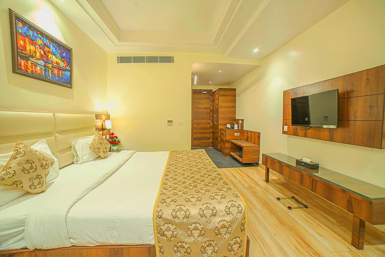 Hotel Hira Inn-10Mins From Railway Station & Bus Station Allāhābād Junction Dış mekan fotoğraf