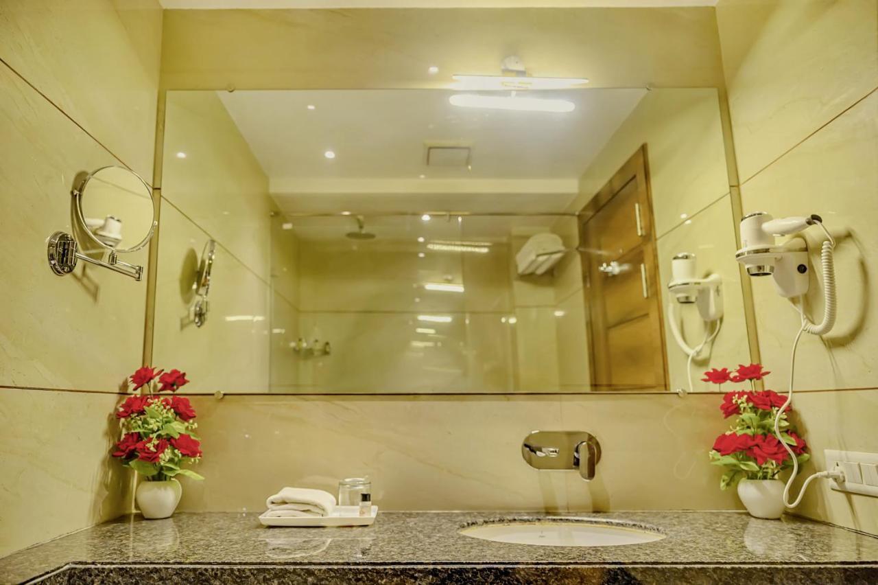Hotel Hira Inn-10Mins From Railway Station & Bus Station Allāhābād Junction Dış mekan fotoğraf